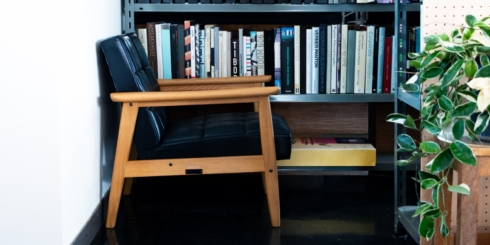カリモク最初の家具、Kチェア。