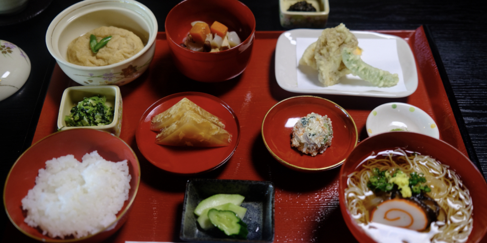 水田広がる砺波の 散居村と伝承料理 D Department