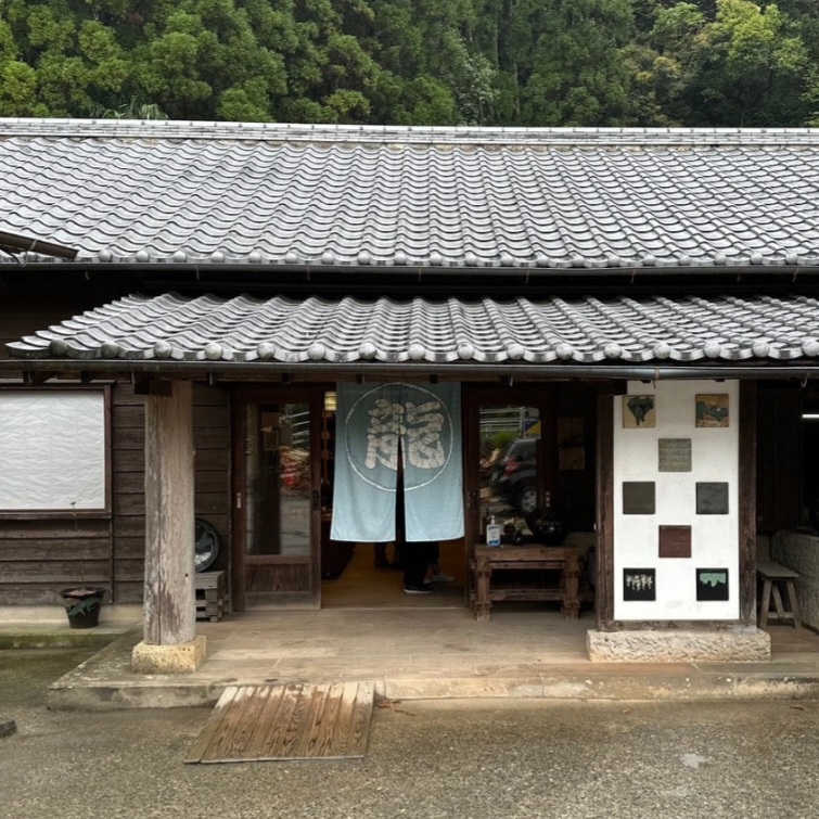 薩摩焼のもののまわり -沈壽官窯と龍門司焼-