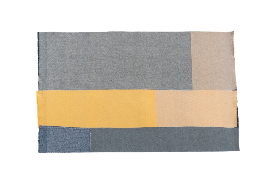 尾州産のウール生地を再利用した 一点もののラグマットRUG LIFESTOCK